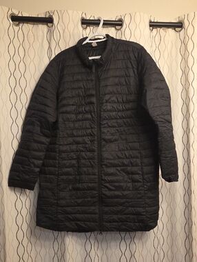 Women’s Old Navy Black Lightweight Packable Puffer Coat